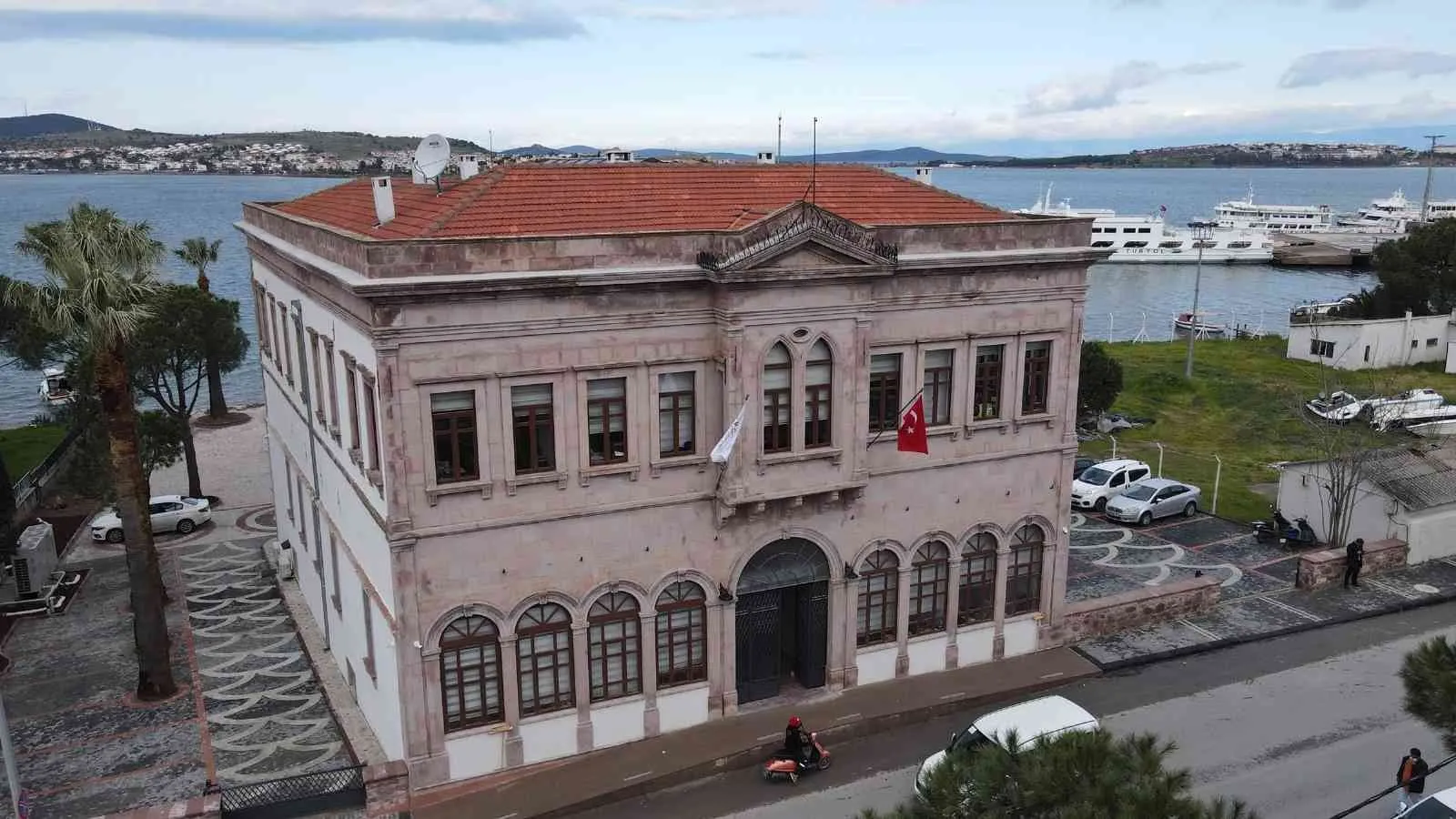 AYVALIK ESKİ VERGİ DAİRESİ(YENİ BELEDİYE EK HİZMET) BİNASI RESTORASYON İŞİ