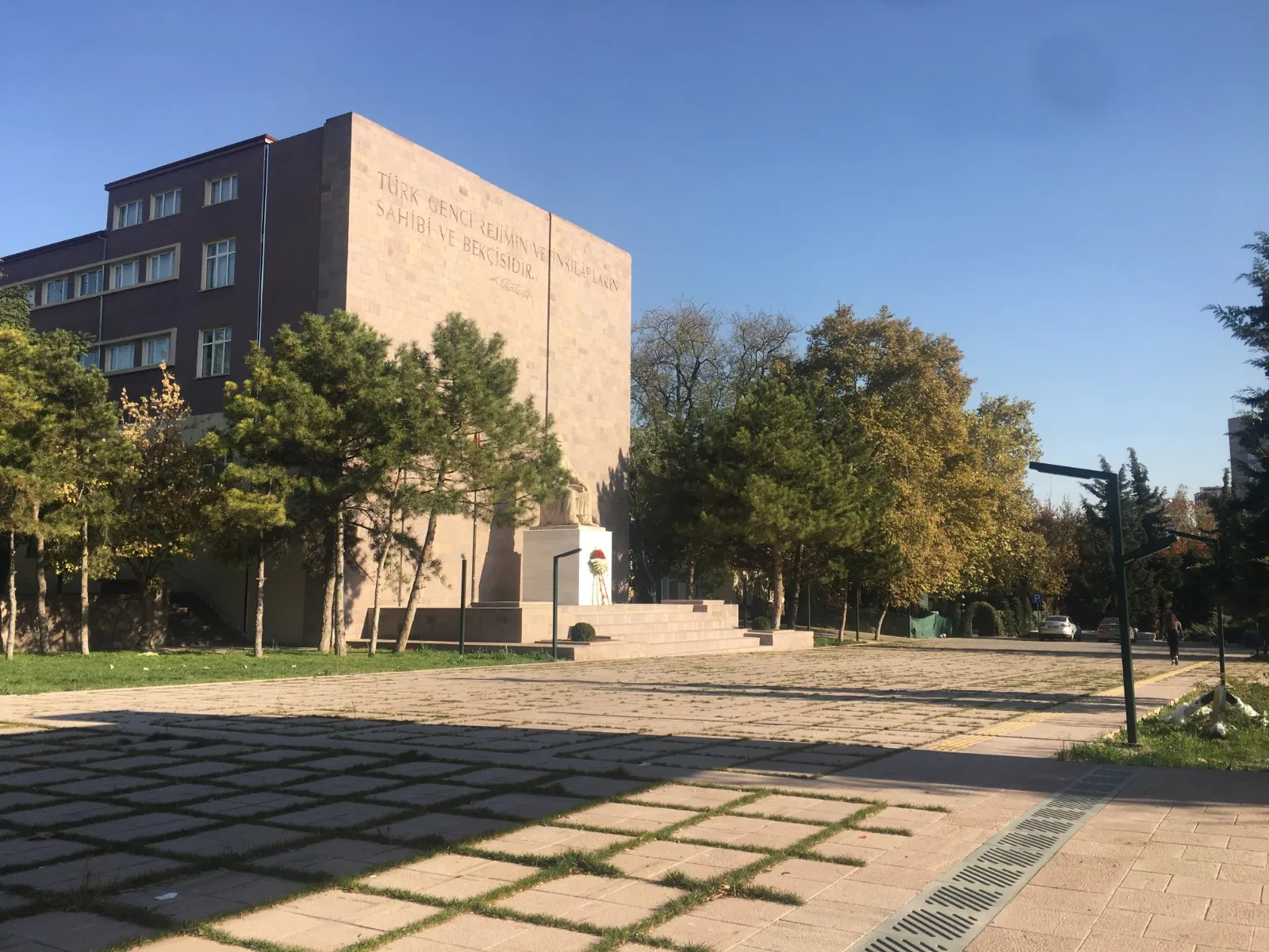 ANKARA ÜNİVERSİTESİ ZİRAAT/VETERİNER FAKÜLTESİ DIŞKAPI YERLEŞKESİ 1 ETAP YAPISAL ÇEVRE DÜZENLEMESİ, RESTORASYONU