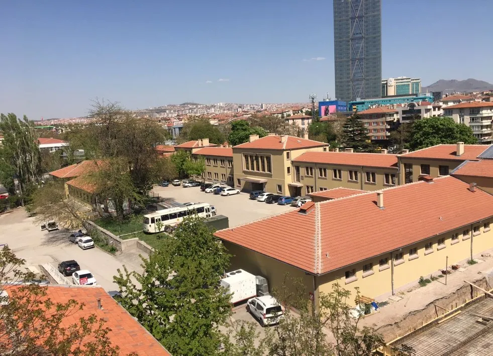 ANKARA ÜNİVERSİTESİ VETERİNER FAKÜLTESİ TESCİLLİ HAYVAN HASTANESİ VE BAĞLI BİRİMLERİNE AİT BÜYÜK ONARIM, RESTORASYON, TEŞHİR TANZİM VE UYGULAMA İŞİ
